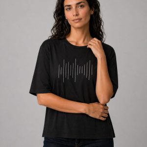 חולצה קווים מקומטת שחורה