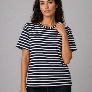 חולצת פסים מקומטת כחולה עם  פסים לבנים